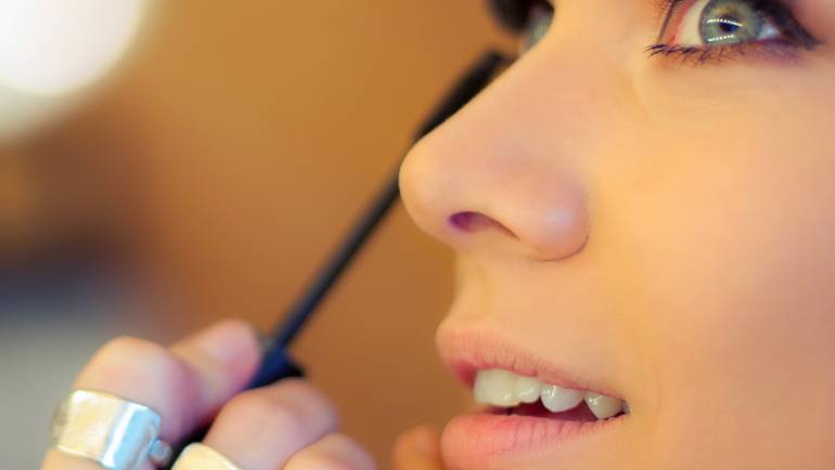 Teinture de sourcils
